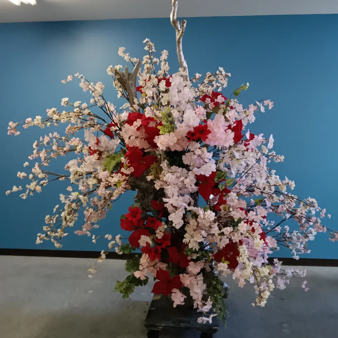 桜と赤い花を合わせた大型の作品